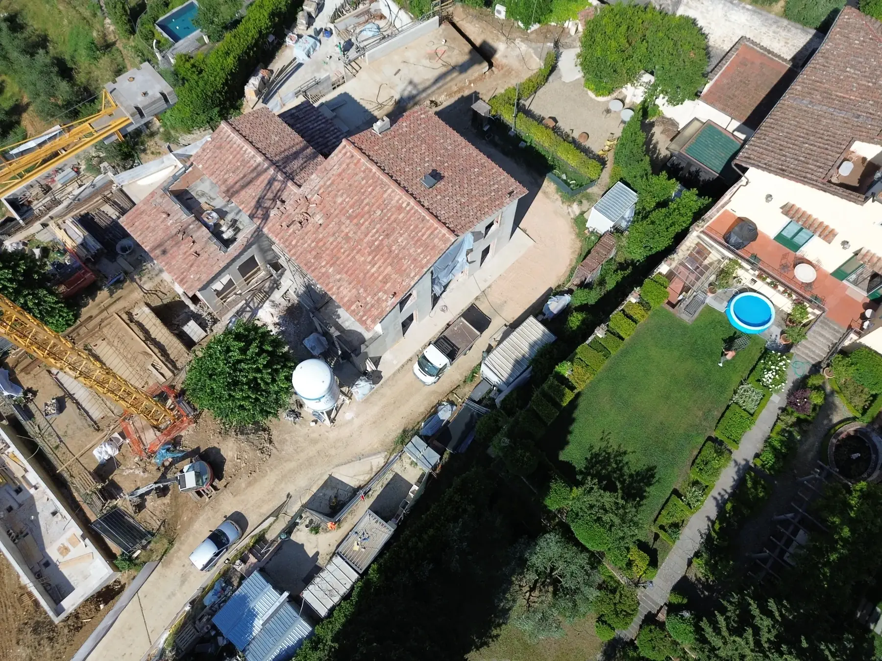 Tetti e spazi esterni ripresi dall’alto